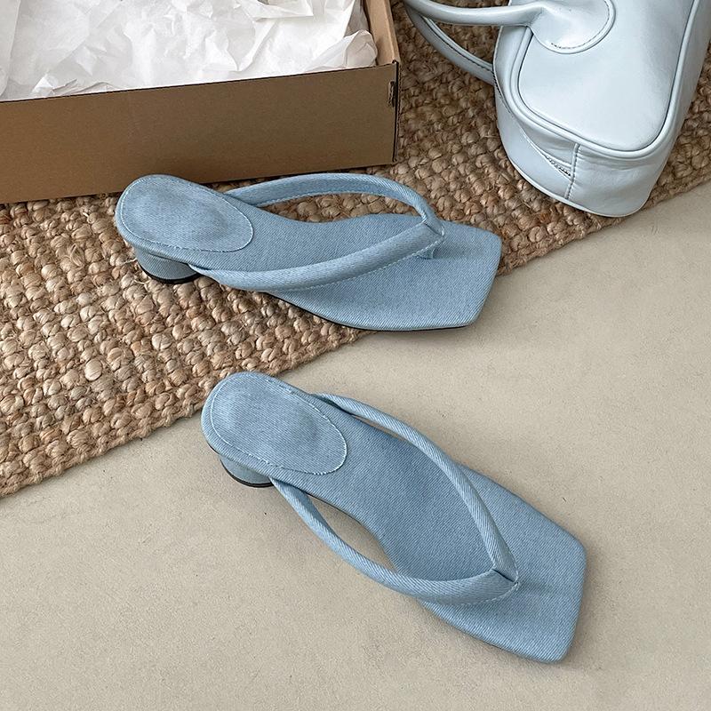 

Fashion square head popular thick heel flip-flops women s summer wear 2025 new non-slip and versatile high-end cool slippers 39 синий