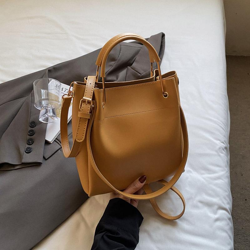 Korean Version of Premium Texture Casual Bucket Bag 2025 Spring New Niche Fashion Large-capacity Portable Messenger Bag