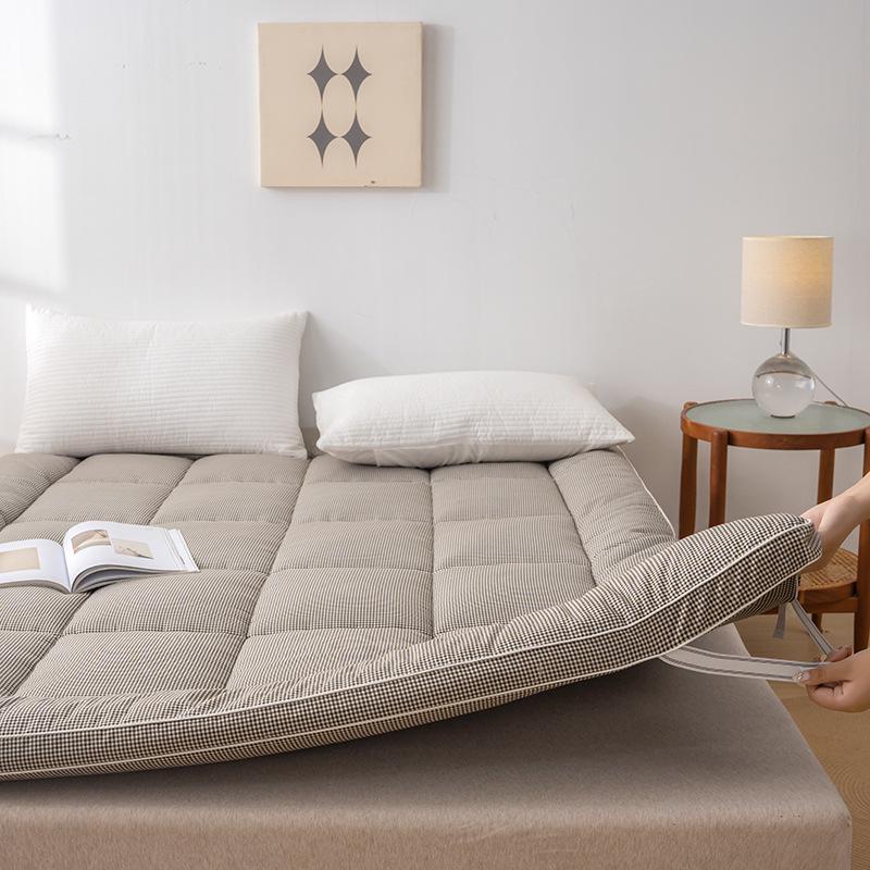 Washable Thickened Cotton Mattress Protector for Dorms and Home.