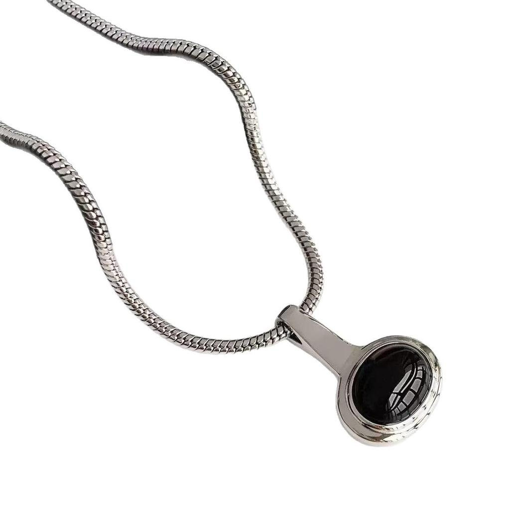 Elegant Black Obsidian Pendant Necklace - Minimalist, Fashionable, and Versatile Clavicle Chain for Women