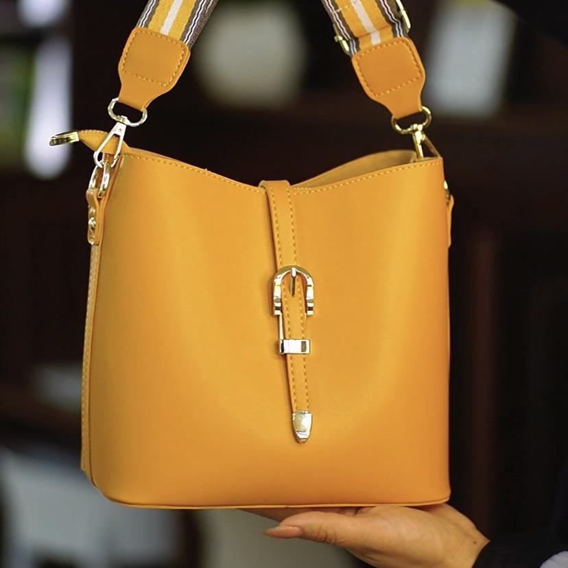 2025 Autumn Versatile Ladies' Fashion Textured Single Shoulder Crossbody Bucket Bag
