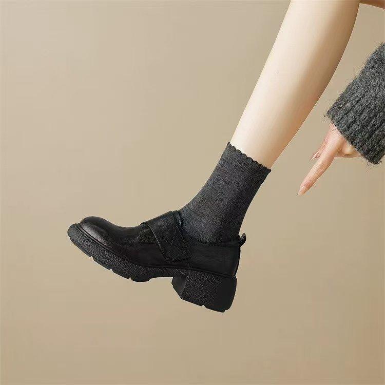 

Feeling of stepping on shit! Huge comfort! British style platform round head leather loafers medium heel sheepskin women s single shoes small lea 35