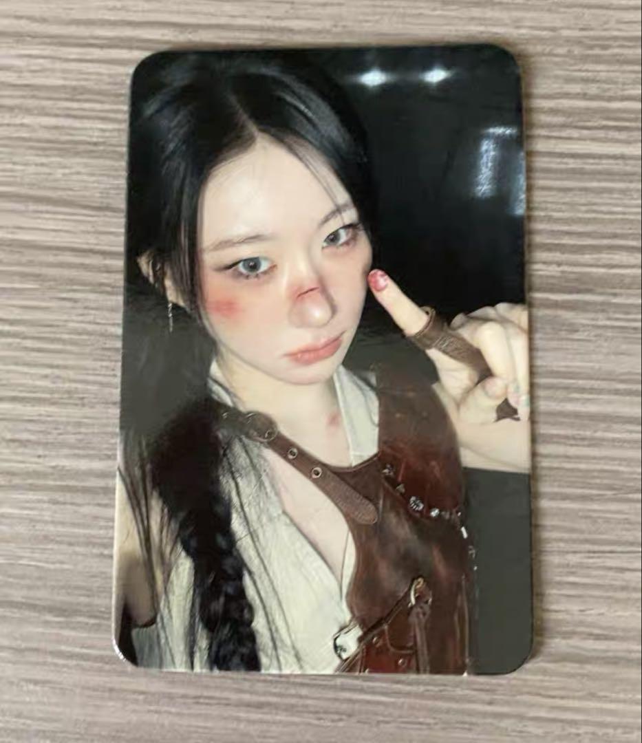 

[USED] ITZY Chaeryeong GWBG Aladin Pre-order Limited Trading Card