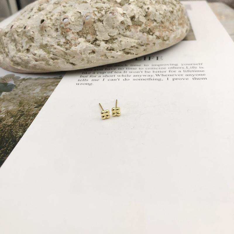 

Корейская версия модных темпераментных серег-гвоздиков в виде четырех шаров, милые серьги-гвоздики, женские трендовые украшения