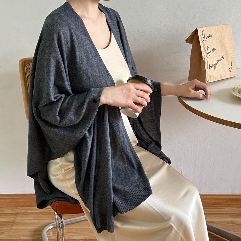 Temperamental Slimming Knitted Shawl: Women's Solid Color Sleeveless Cardigan for Air-Conditioned Rooms