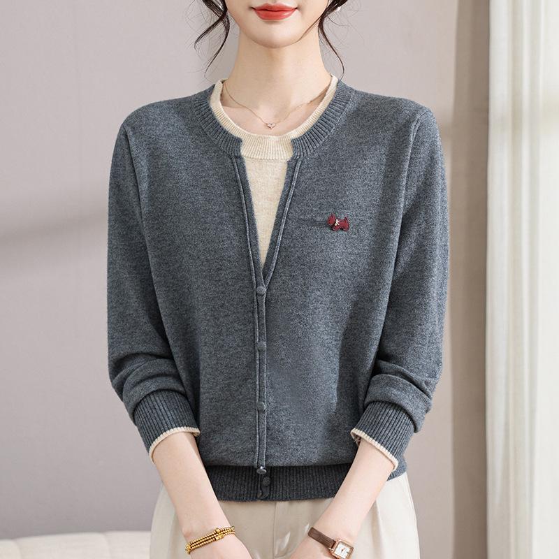 

Women s Spring & Autumn Fashion: Stylish Knitwear for Middle-Aged & Elderly Moms 5XL сірий колір