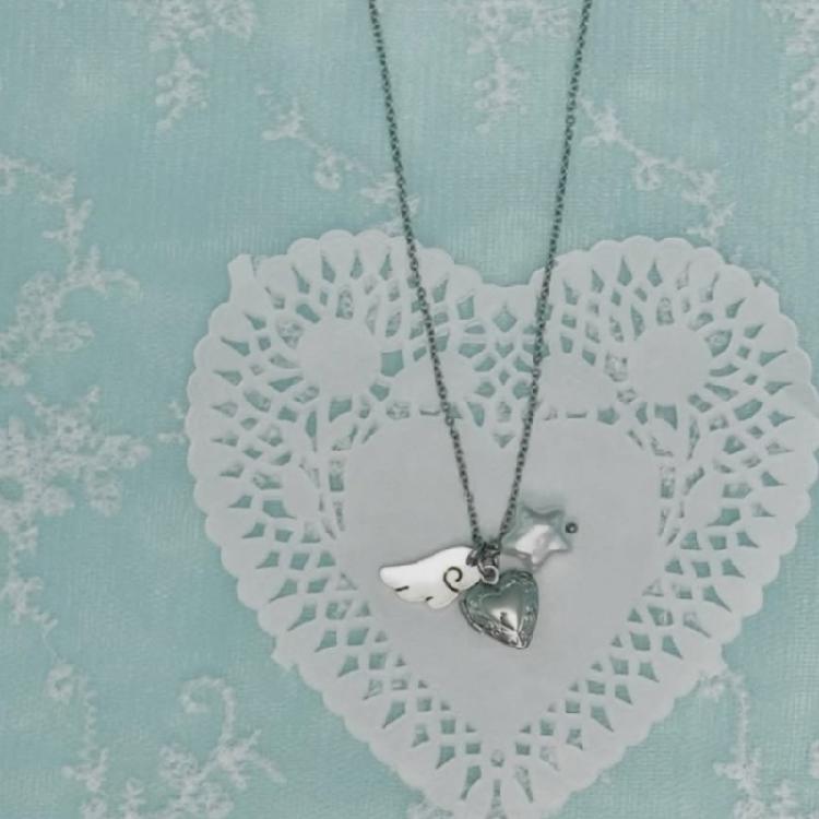 Statement Charm Necklace, Heart Star Angel Wing Pendant Design On 50cm Alloy Collarbone Chain for Everyday Styling and Gift Giving