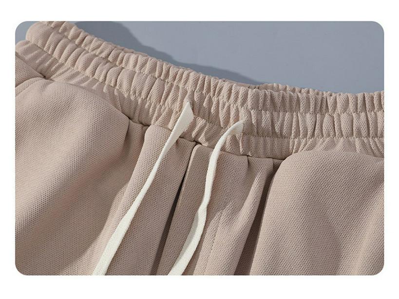 Męski letni casualowy zestaw: T-shirt z okrągłym dekoltem i elastyczne szorty - Modny styl