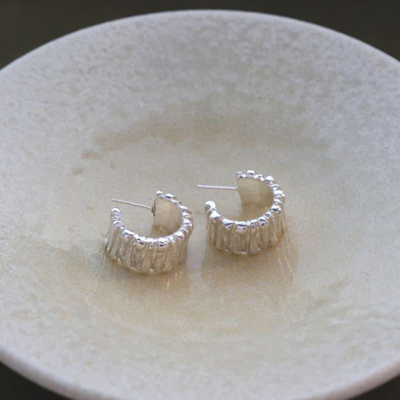 REINDEER MURMUR EARRING 01