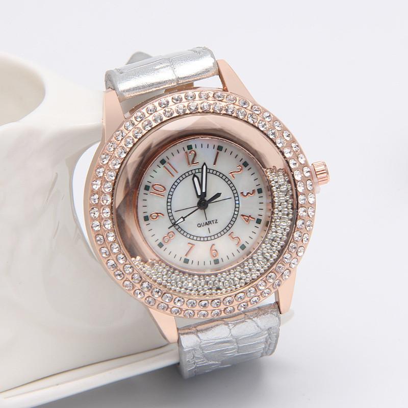 Fashionable Women's Quartz Watch With Rhinestones And Faux Leather Strap