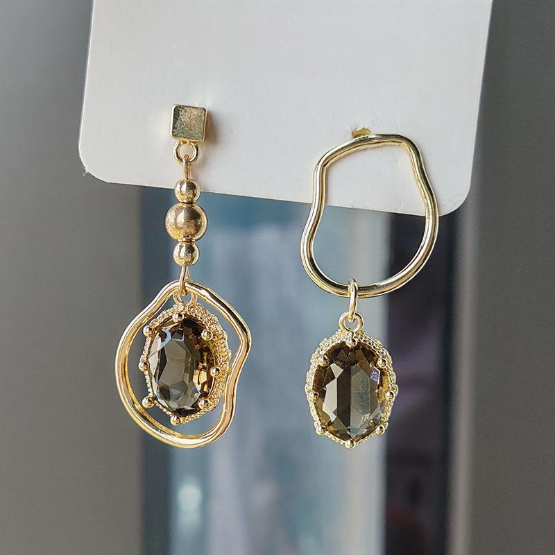 New Asymmetrical Vintage Tan Crystal Geometric Earrings For Women Fashion Korean Temperament Metal Earrings For Women Jewelry