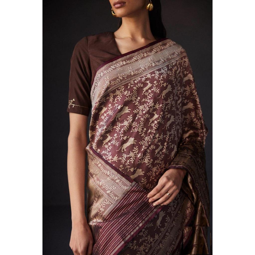 Kanchipattu Silk Saree Concept with All Over Exquisite Weaves In the Saree. Along with Contrast Weaving Border Design.