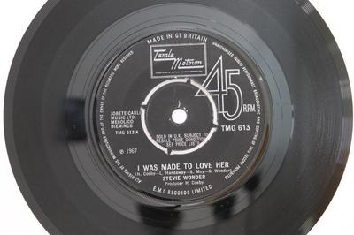 7-Zoll Schallplatte STEVIE WONDER - I Was Made To Love Her / Hold Me TMG613 Tamla Motown 1967 UK Soul/Funk Gebraucht