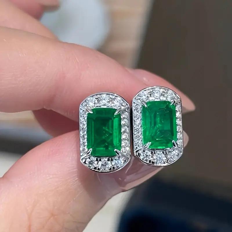 Geometric light luxury stud earrings, simple daily wear jewelry for ladies, expensive high-end exquisite models