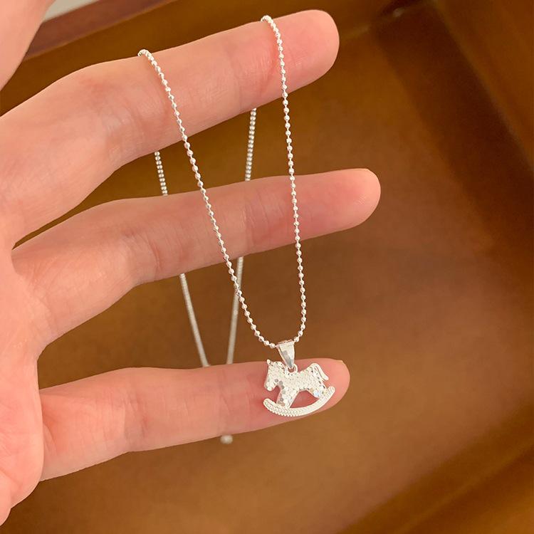Elegant Crushed Ice Pony Necklace: Stylish & Versatile Clavicle Chain