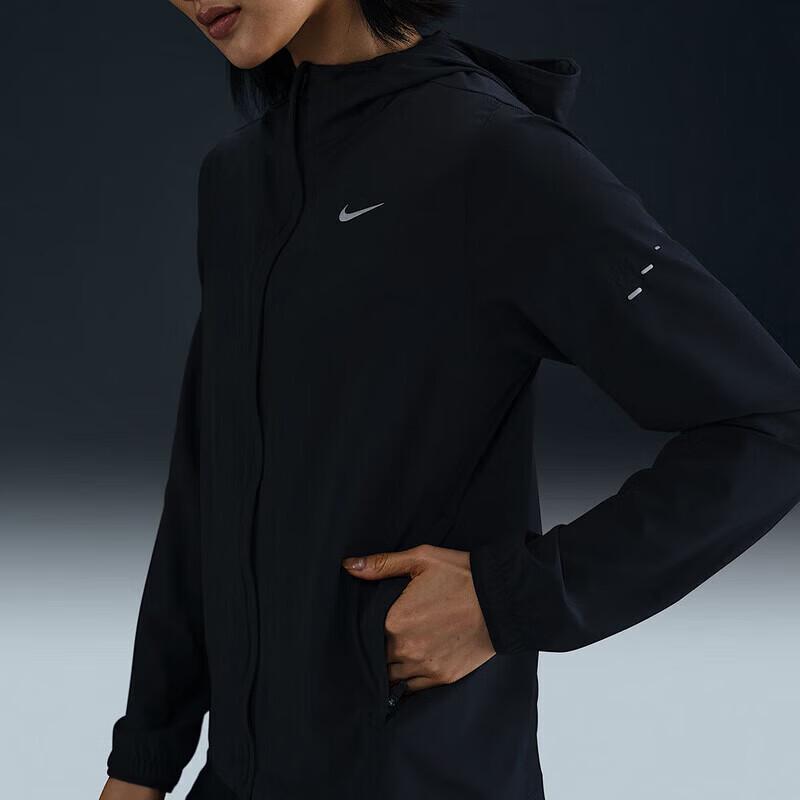 Nike Women s Lightweight Hooded Sport Jacket HQ0651-010 M