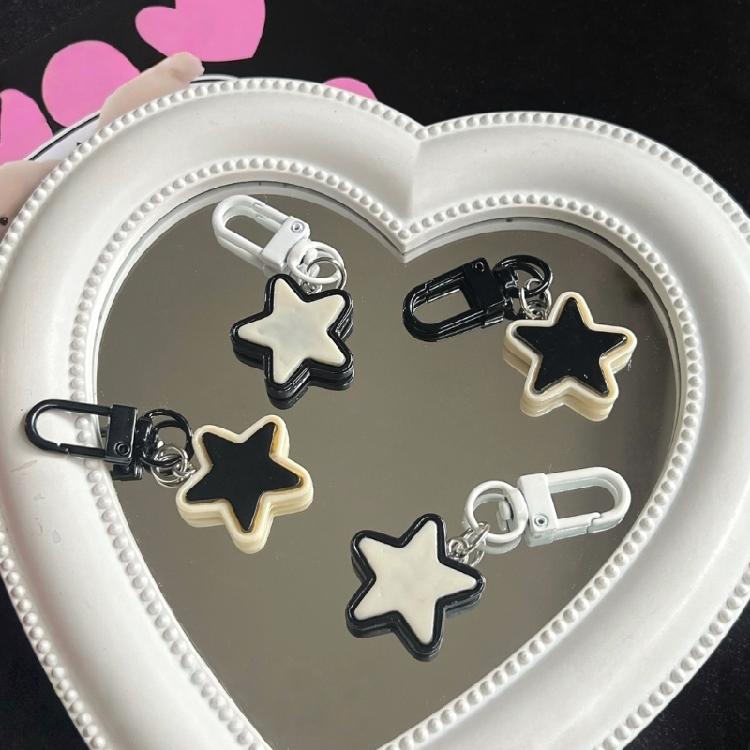 Sturdy Resin Star Keychain Retro Black And White Design For Keys Backpacks Or Phone Decors Lightweight Fashionable Friendship Gift