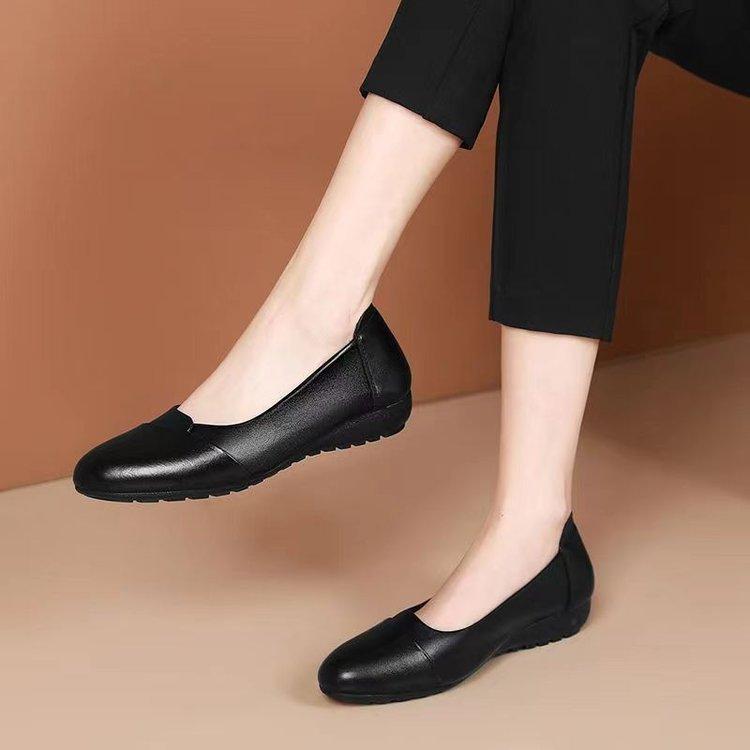 Autumn mother shoes beef tendon flat bottom comfortable single shoes women's soft sole non-slip lightweight work shoes middle-aged and elderly soft le
