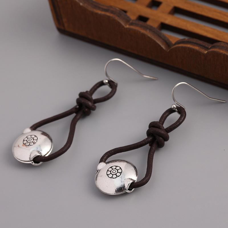 

Винтажные серьги медного цвета с круглым резным узором, этнические серьги-подвески с кожаной обмоткой для женщин, ювелирные изделия