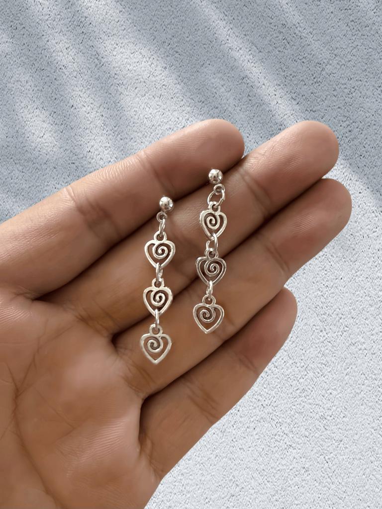 Bohemian Retro Sliver Color Hollowed-out Heart-shaped Spiral Vortex Pendant Dangle Earrings for Women Piercing Jewelry Accessory