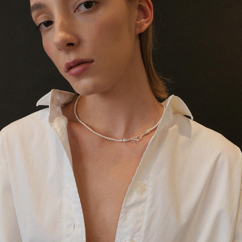 Simple Personality Unique Small Pearl Collarbone Chain Fashionable Commuting Niche Design Temperament Trendy Versatile Necklace