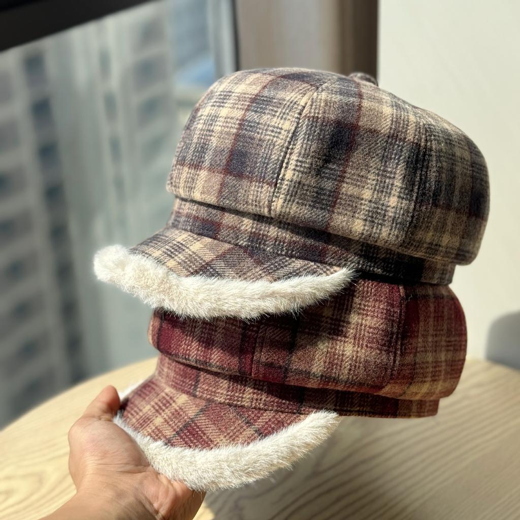New Autumn and Winter Retro Plaid Plush Warm Octagonal Hat for Women Versatile Face Showing Beret Duck Bill Painter's Hat