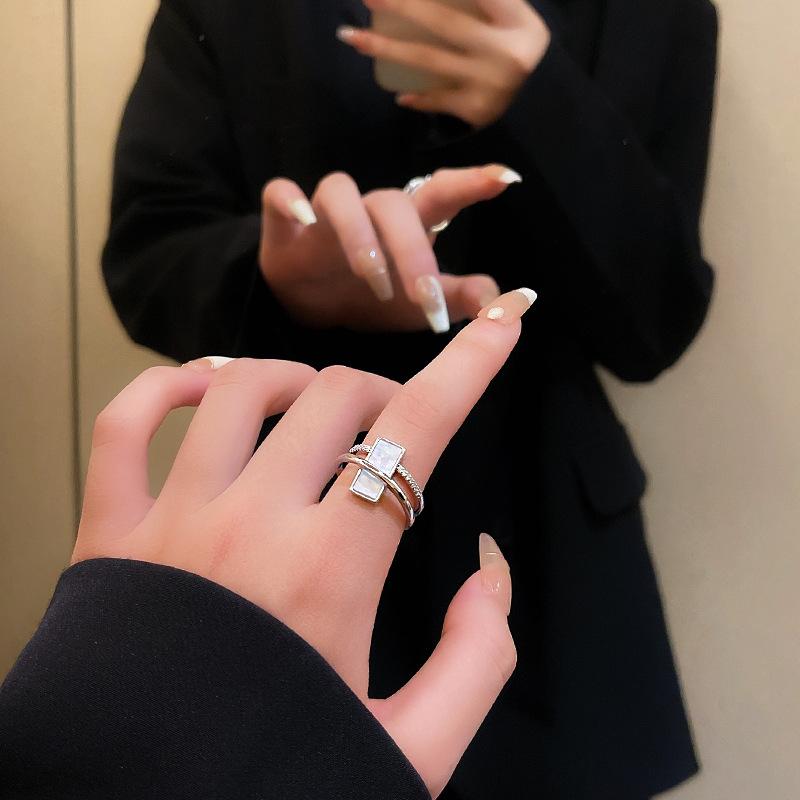 Vintage Creativity Geometric Sexy Red Lip Shape Finger Rings For Women Fashion Accessories Hip-Hop Punk Jewerly Rings Gifts