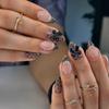 24 Stück Einfache Schwarze Polka Dots French Press-Aufnägel Vollabdeckung 3D Schleife Perle Mandel Falsche Nägel für Damen Ins Nagel Mode