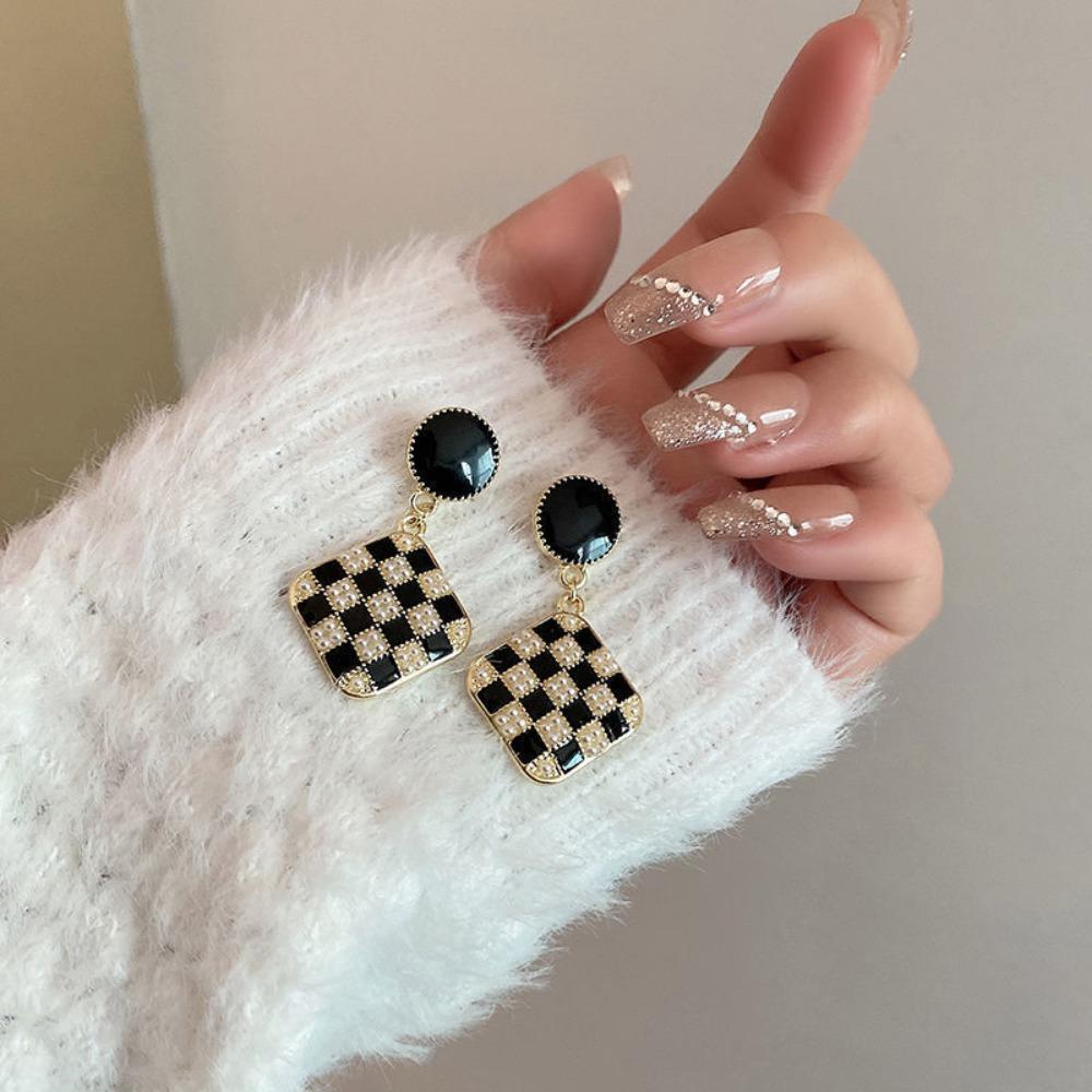 Silver Needle Korean Version Elegant Black and White Plaid Earrings
