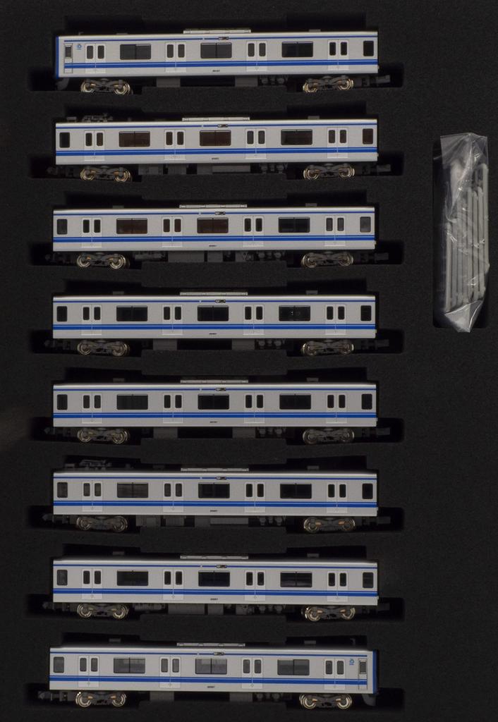 Green Max N Gauge Seibu 20000 Series Shinjuku Light Formation Set with Power 31546 Railway Model Train Line/20157 Formation/White 8-Car