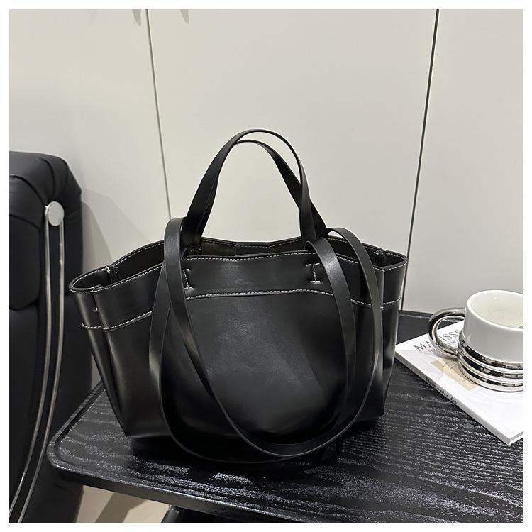 Niche design sense shopping bag women's autumn and winter new versatile tote bag retro trend shoulder messenger bag