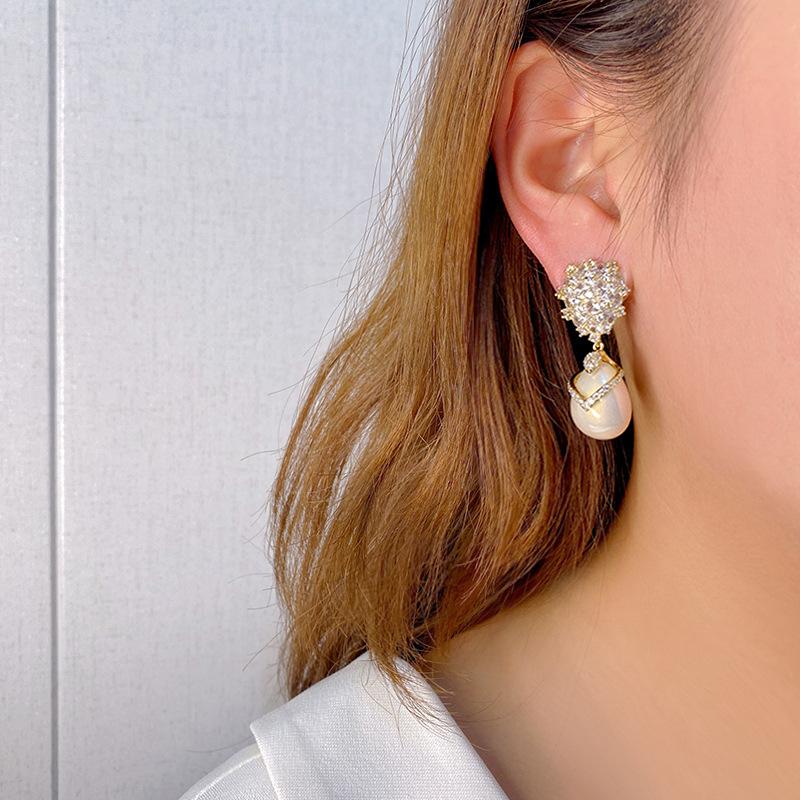 Premium light luxury style earrings female, water drop pendant imitation pearl design, princess high sense chic style