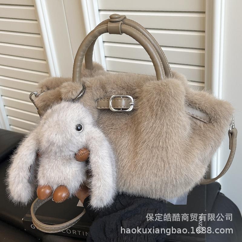 This Year's Popular Bag Women's Large-capacity 2025 New Autumn and Winter Versatile Plush Messenger Bag Casual Portable Tote Bag