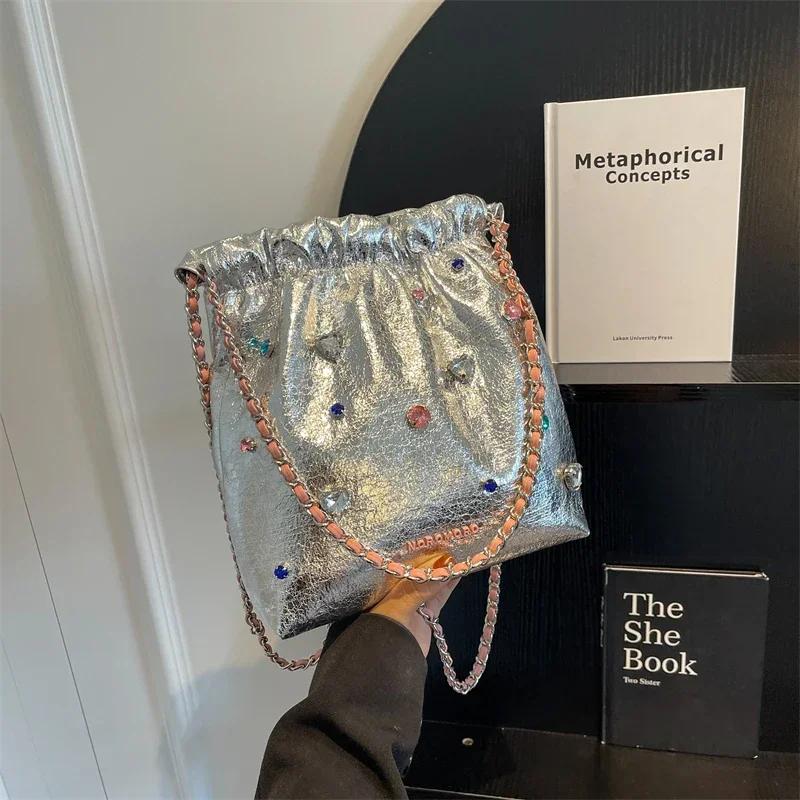 Solide PU Silber Umhängetaschen Großes Fassungsvermögen Nähgarn Hochwertige Ketten Handtaschen für Frauen Mode Pendeln