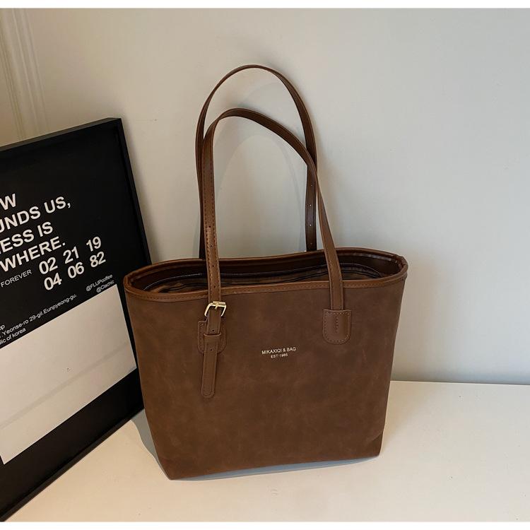 

Commuting versatile to work large-capacity bag women s 2025 new retro fashion tote bag casual simple shoulder bag