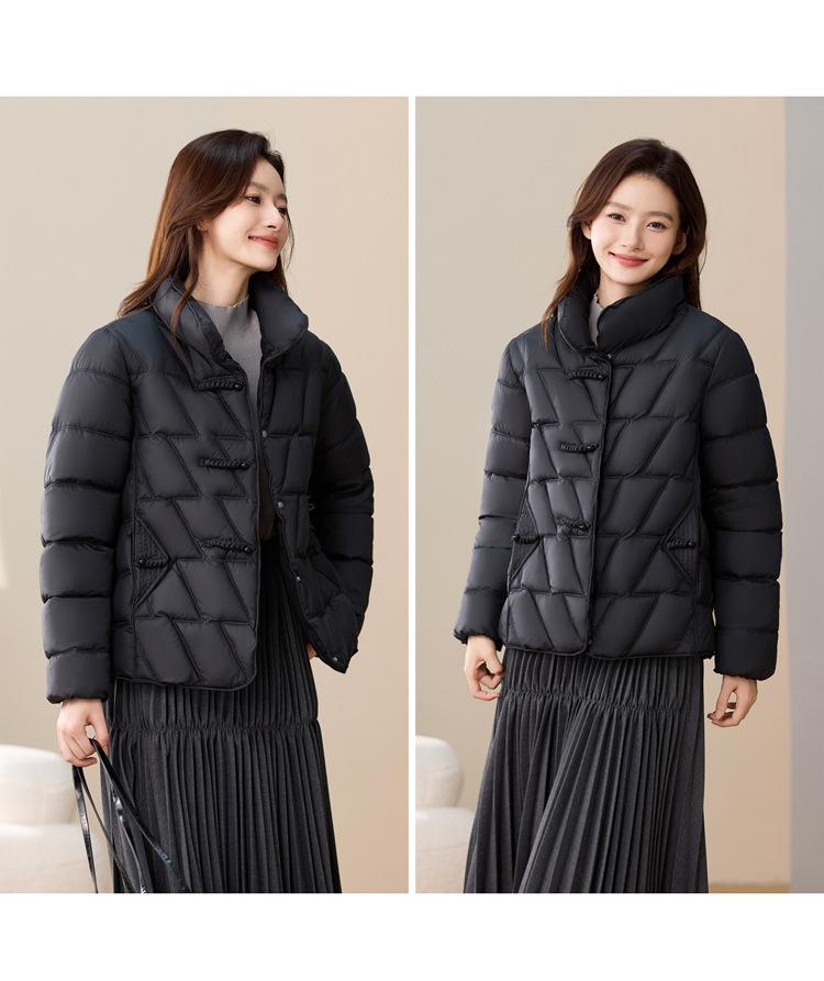 Tunn kort bomullsvadderad jacka med kinakrage