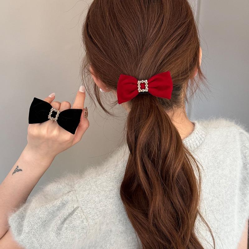 Bows of Square-cut Diamonds In Velvet Hairpin, with Sweet Charm, Hair String and Leather String Accessories
