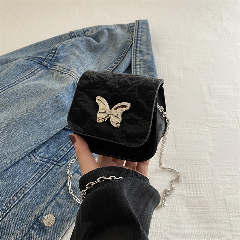 

Niche bag women s 2024 summer new fashion butterfly lock shoulder bag texture light luxury commuter messenger chain bag чёрный