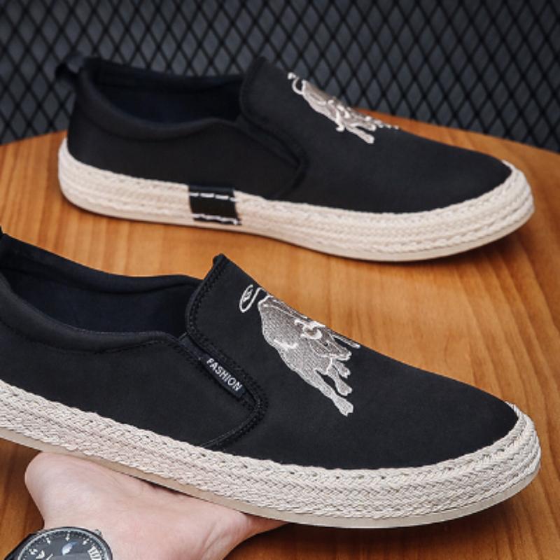 New Men Casual Loafers Classic Comfort Embroidered Tiger Shoes Letter Printing Slip On Footwear Male Soft Sole Sole Shoes