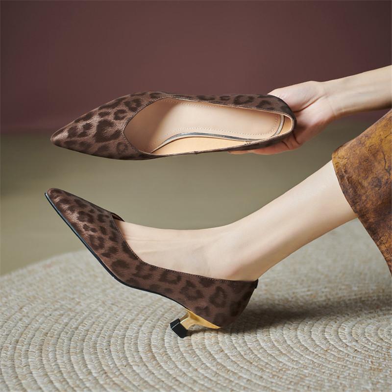 Móda Nové Jaro/léto Pravá Kůže Mělké Boty pro Ženy Módní Retro Leopardí Vzor Špičatá Špička Dámské Lodičky Střední Podpatek Stříbrné