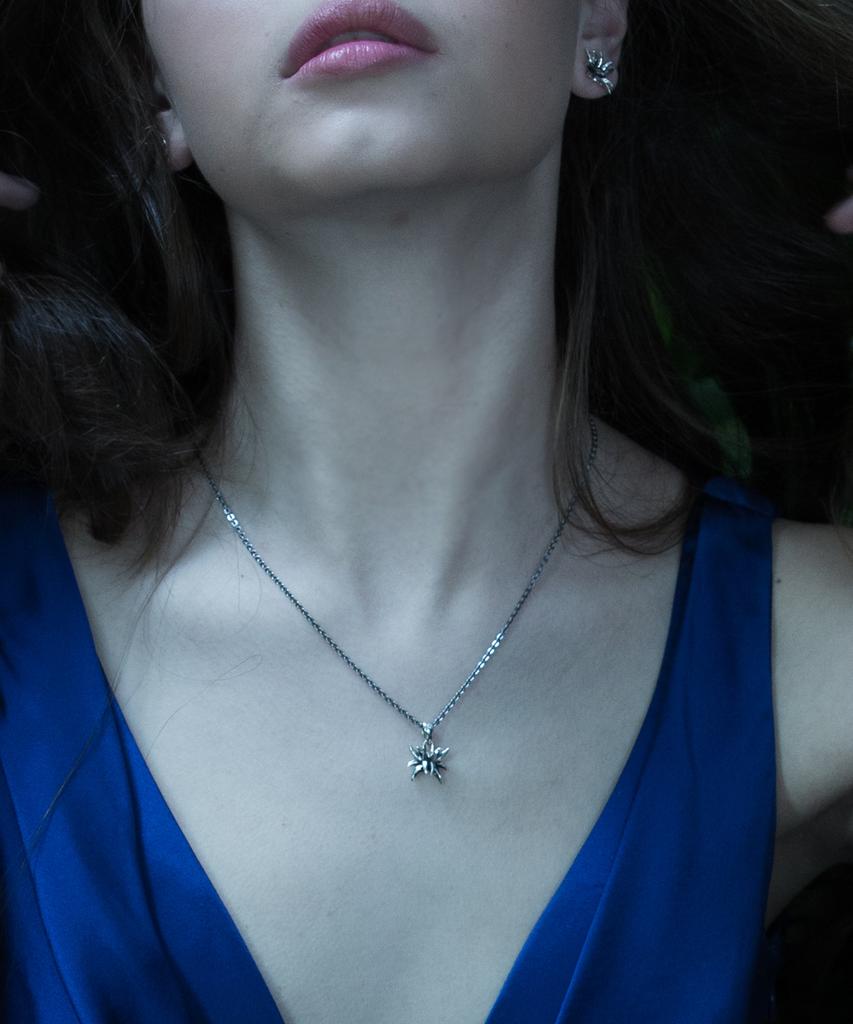 Mezmic Teeth Flower Necklace