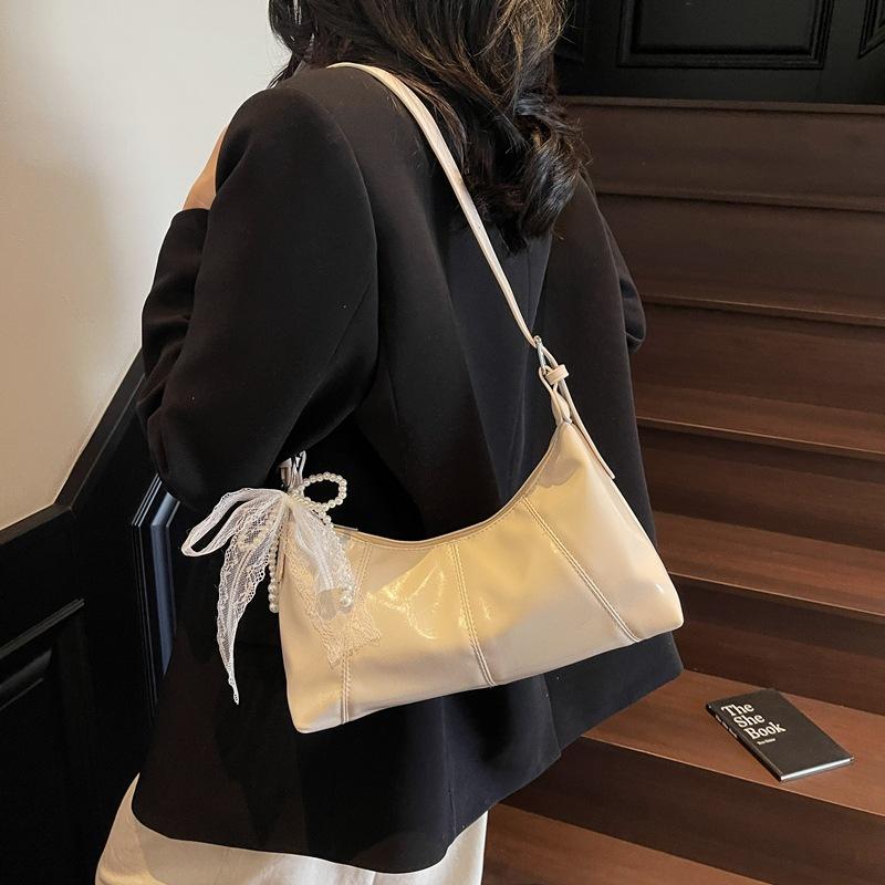 

Korean version of fashionable and foreign style commuter armpit bag women s 2025 spring new casual simple dumpling bag shoulder messenger bag