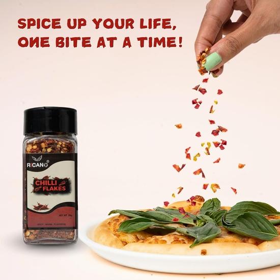 Ricano Chili Flakes 35g | Getrocknete rote Chilischoten | Ideal zum Kochen, Grillen, Würzen | Peppen Sie Ihre Küche auf (35g, Packung mit 1)