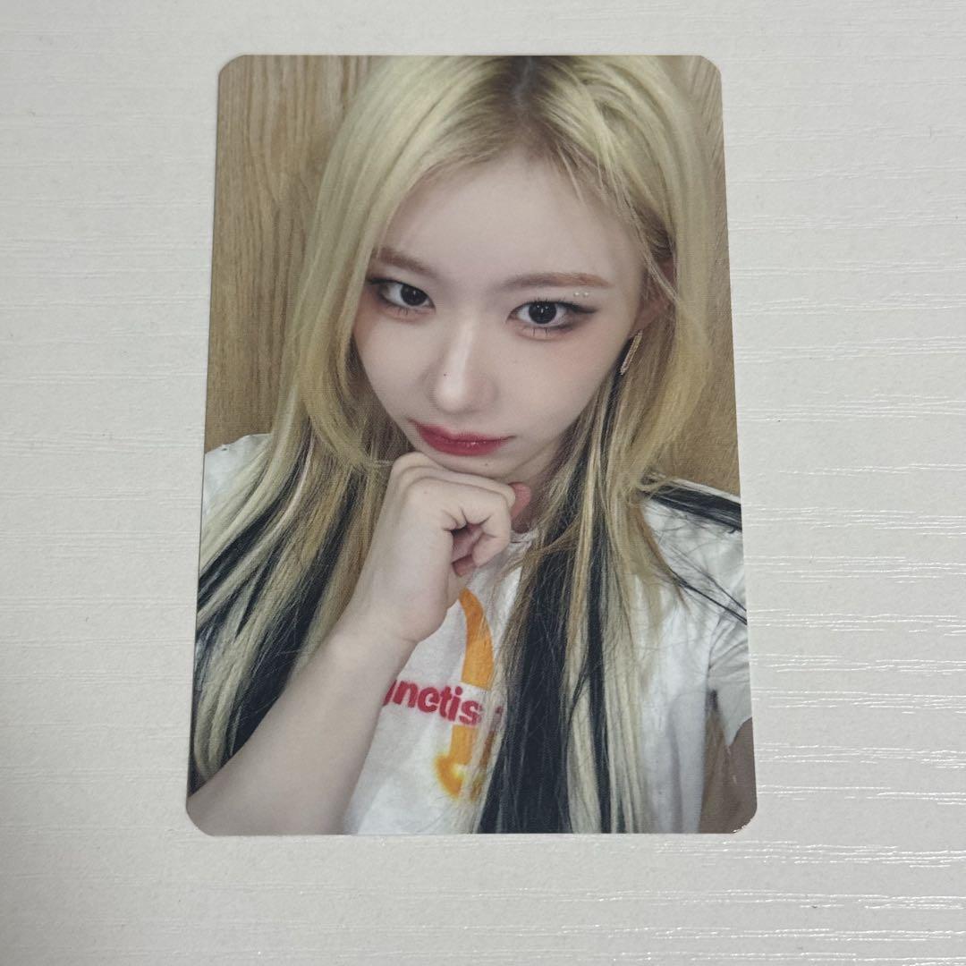 

[USED] itzy GOLD makestar China Shanghai Winner Exclusive Trading Card Chaeryeong