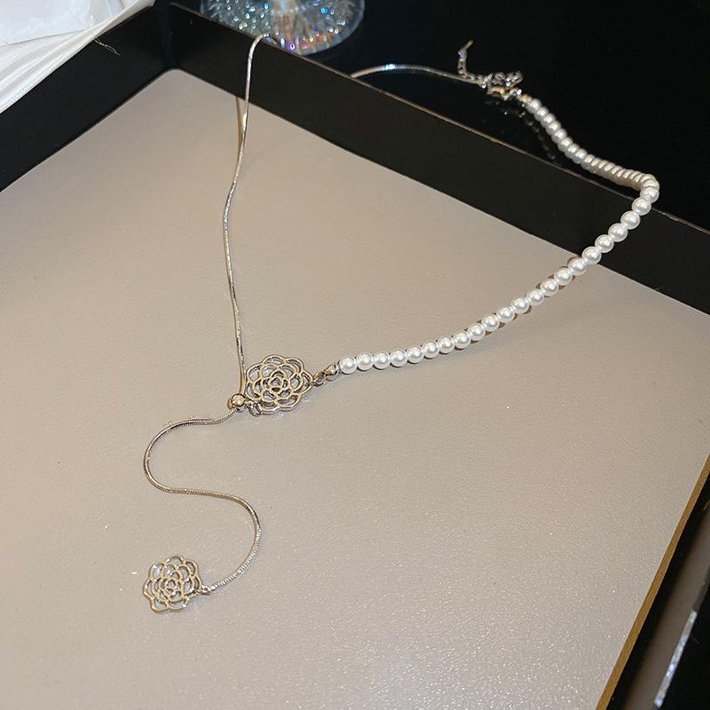 French Casual Wind Titanium Steel Triangle Necklace Light Luxury High Sense Simple Sweater Chain Trend Item Decoration Niche