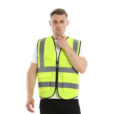 בטיחות בדרכים – בגדים ואביזרים מחזירי אור