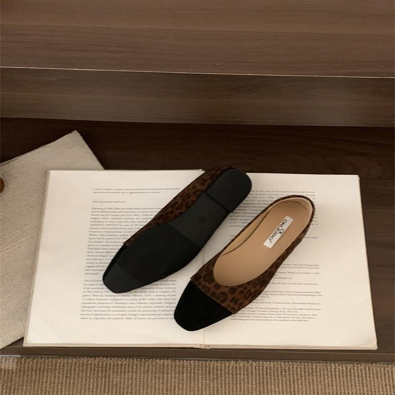 Square heel round head shallow mouth single shoes Korean version simple retro literary flat shoes grandma shoes soft