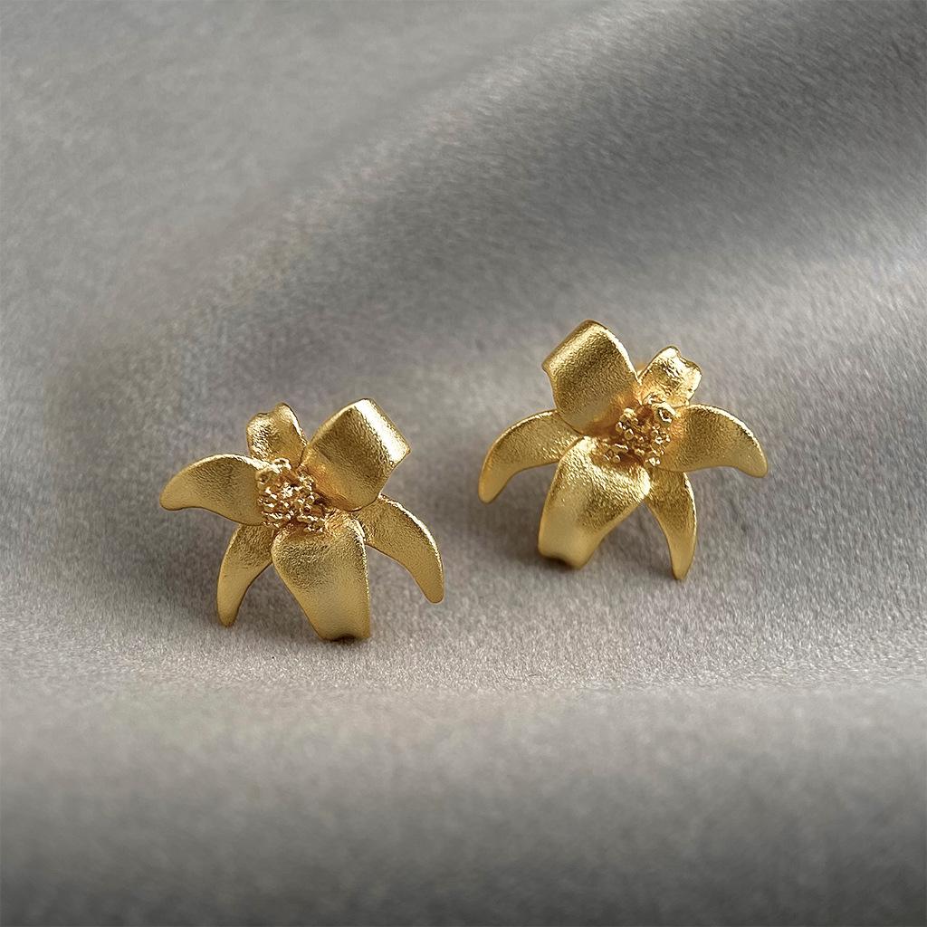 Matte Frosted Flower Stud Earrings - Elegant Silver Needle Earrings for Women