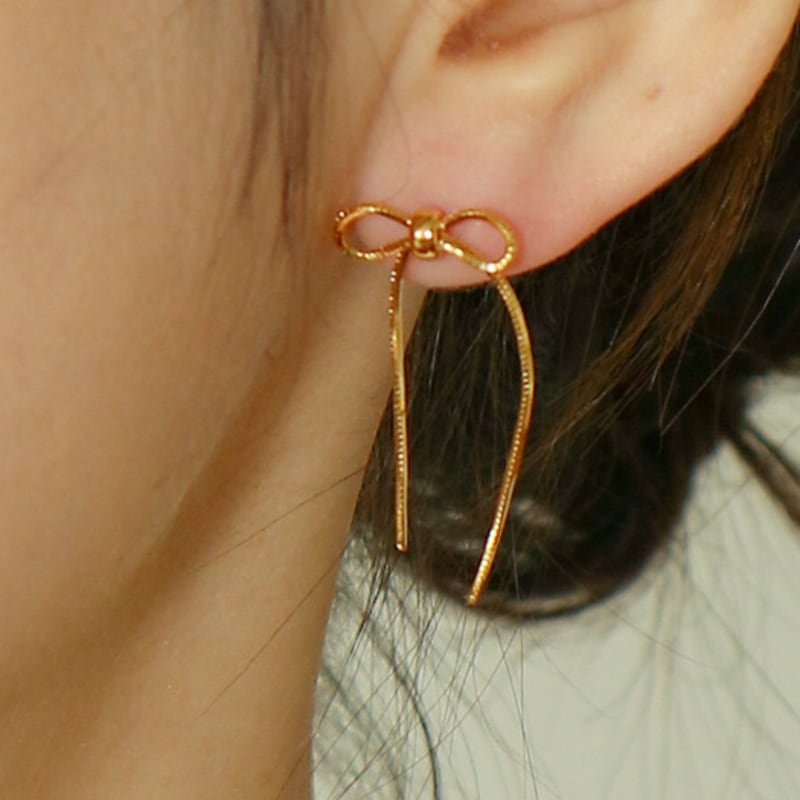 UNI.J Silky Line Ribbon Gold Ohrring Ie389