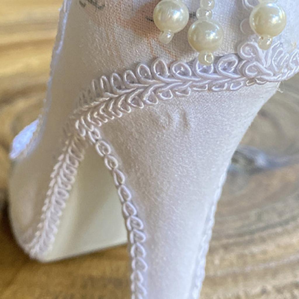 Jewelry Stand with Faux Pearls High Heeled Shoes Earrings Necklaces Rings Display Shelf Fashion Accessories Holder